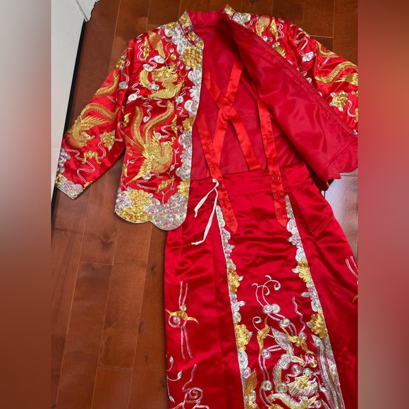 Chinese Traditional Wedding Dress
Golden Qun Kwa - Picture 8 of 8